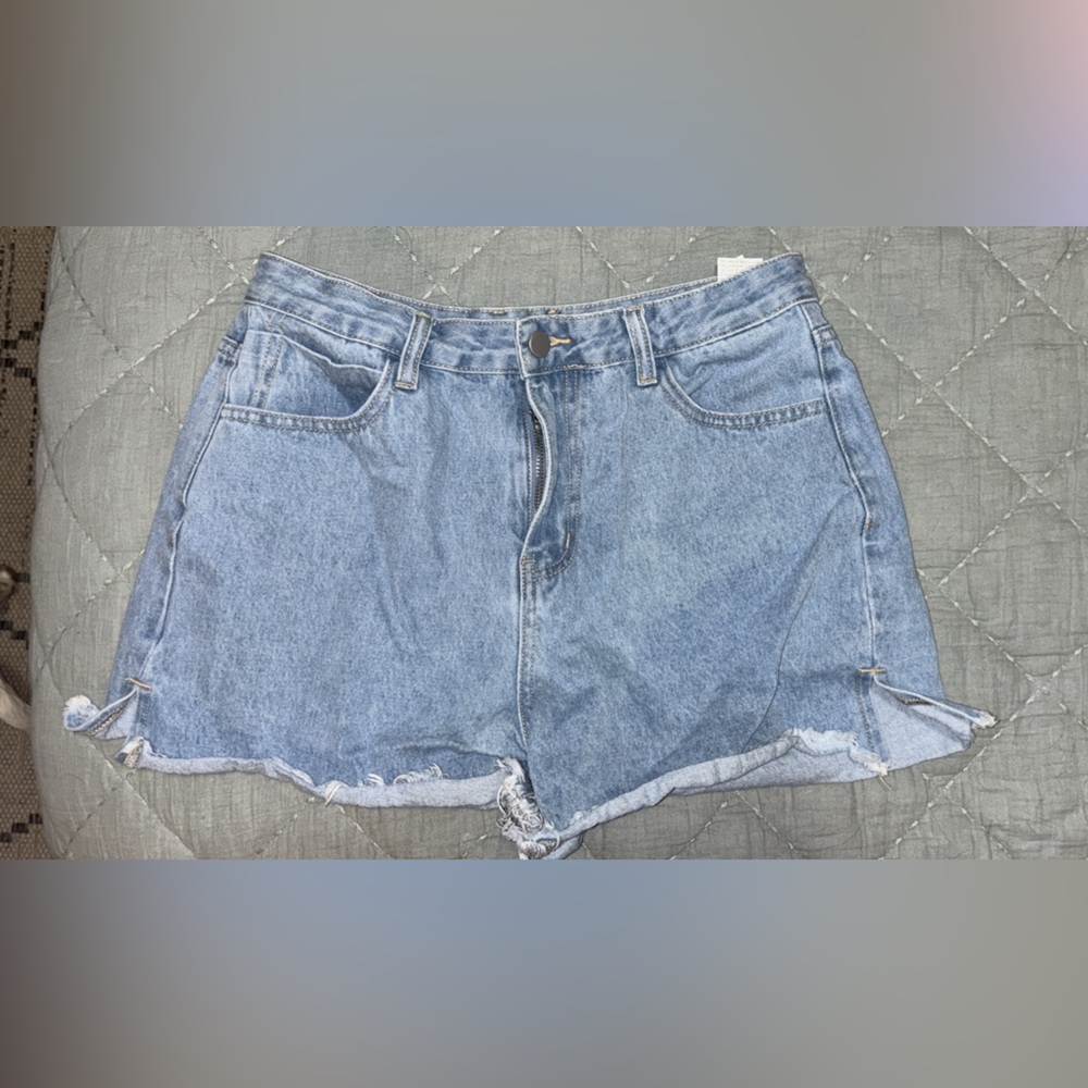 Light denim jean shorts. High waisted